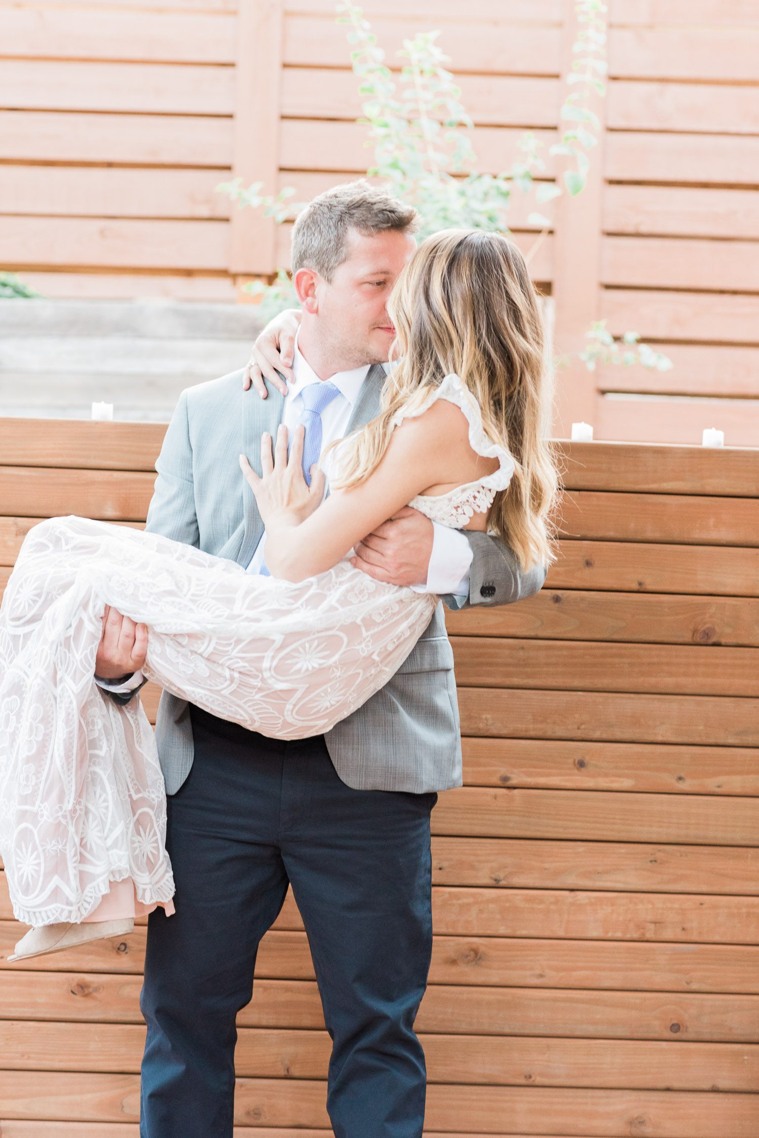 Seattle Wedding Photographer Lessie Blue Photography Wedding Photographers Seattle Tiny House Surprise Wedding Ceremony 6009