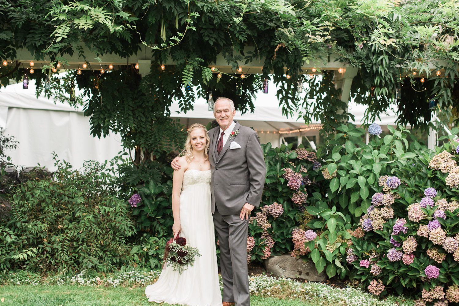 Seattle Wedding Photographer Lessie Blue Photography Wedding Photographers Seattle Shooting Star Event Gardens Maple Valley Wedding 0793